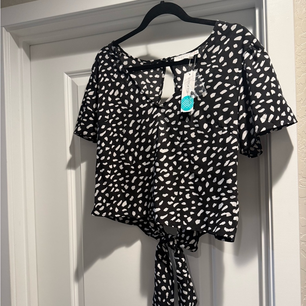 Lush Black and White Patterned Blouse